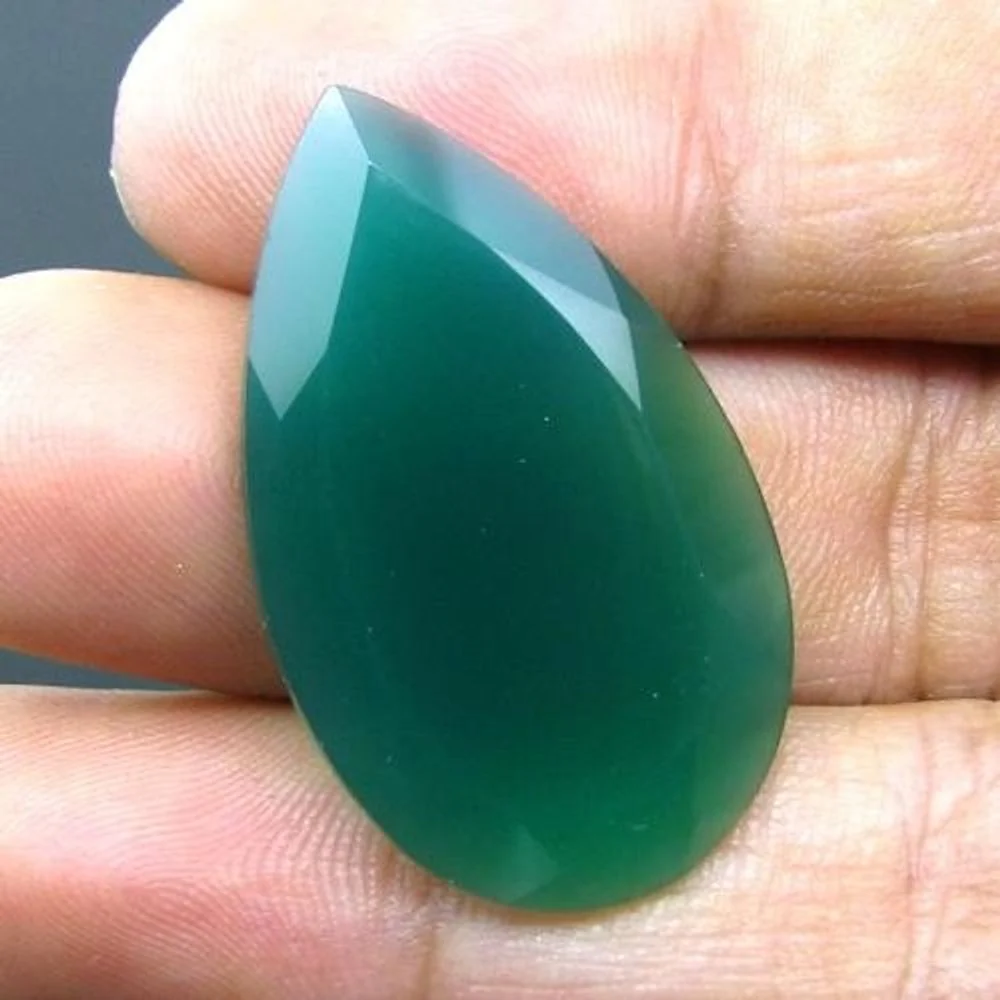 18.2Ct Elegant Natural Green Onyx Pear Shape Gemstone - Image 3