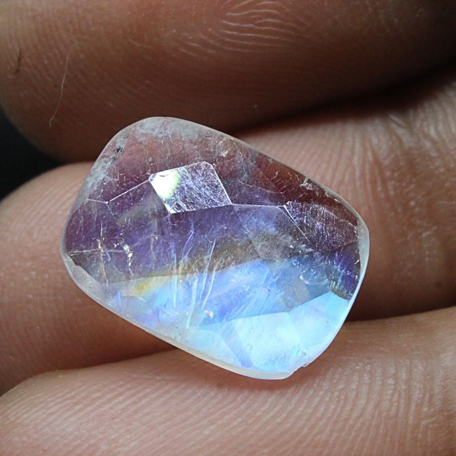 4.9Ct Natural Rainbow Blue Flash Moonstone Gemstone - Image 2
