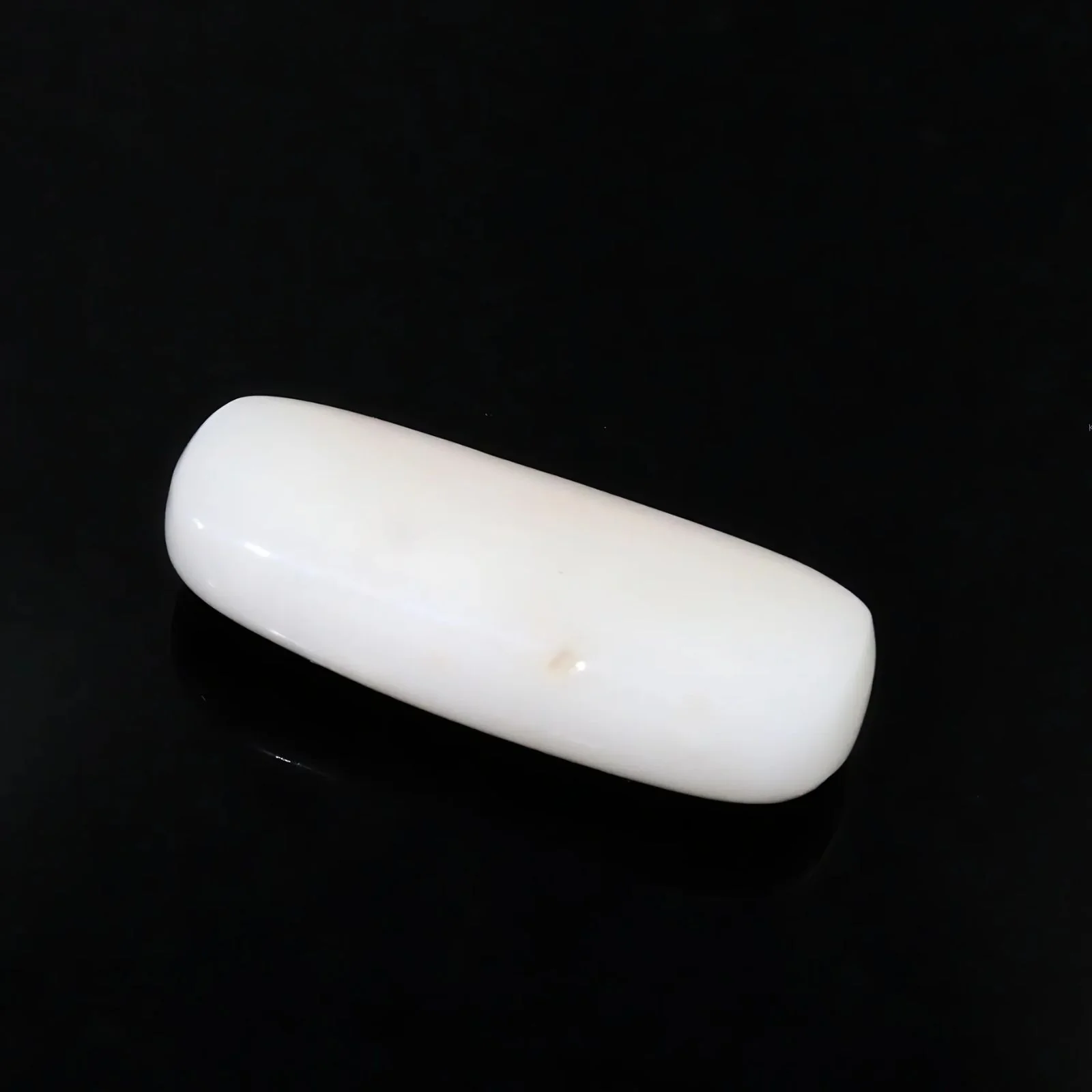 7.5Ct Natural White Capsule Shape Coral Moonga - Image 4