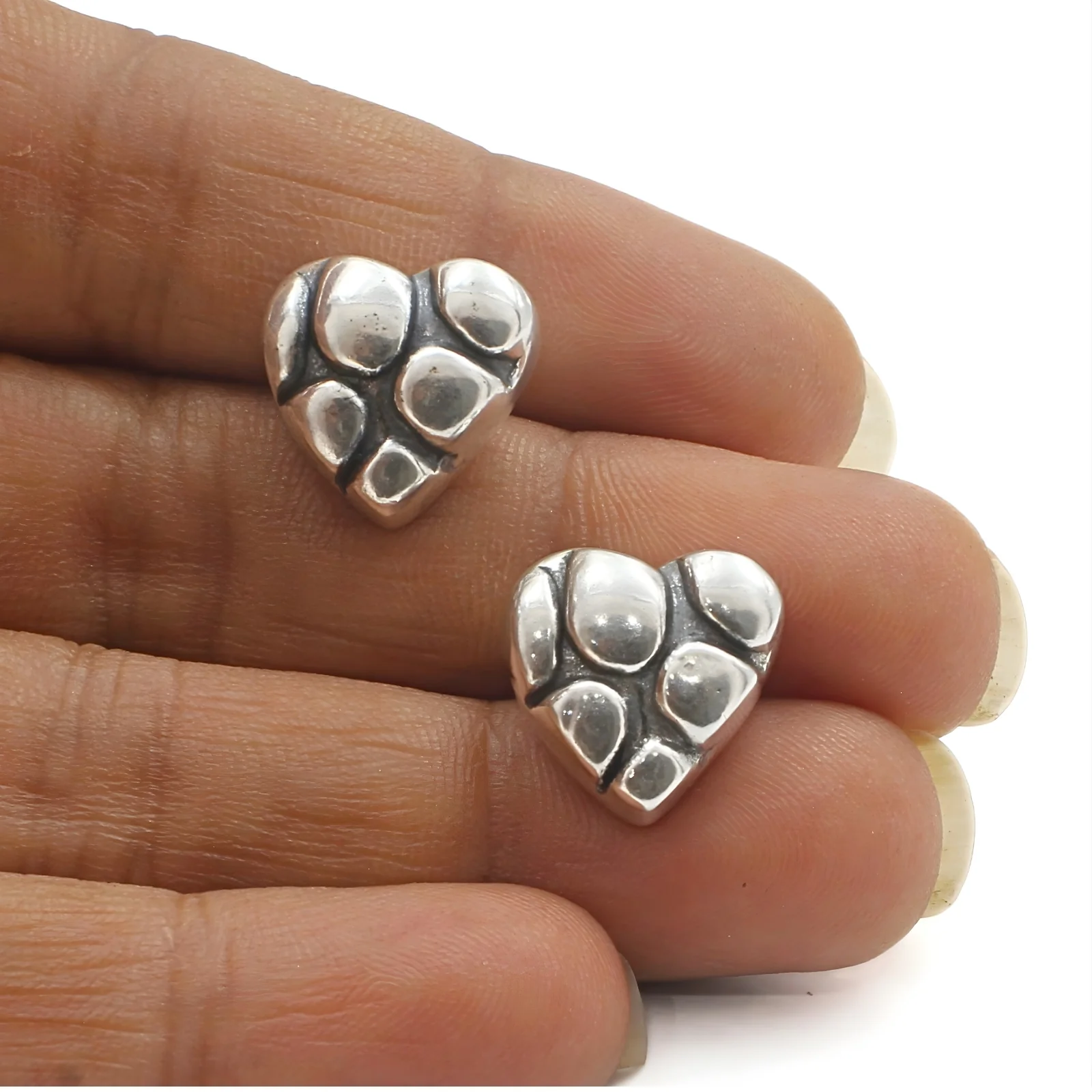 Beautiful 925 Sterling Silver Oxidized Puffy Heart Stud Earrings - Image 4