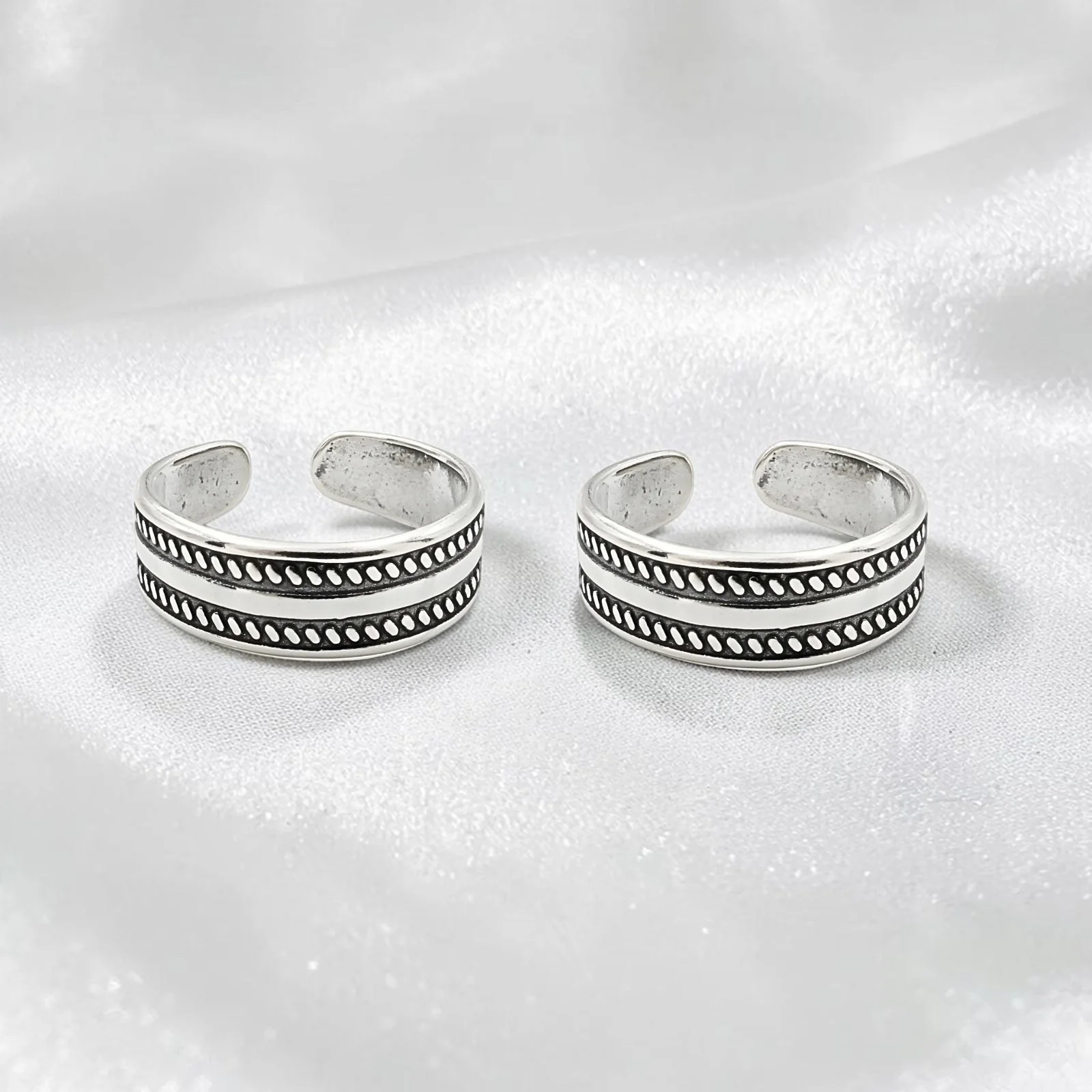 Boho wear 925 Real Sterling Silver women Oxidized Toe Ring - Pair - Image 2