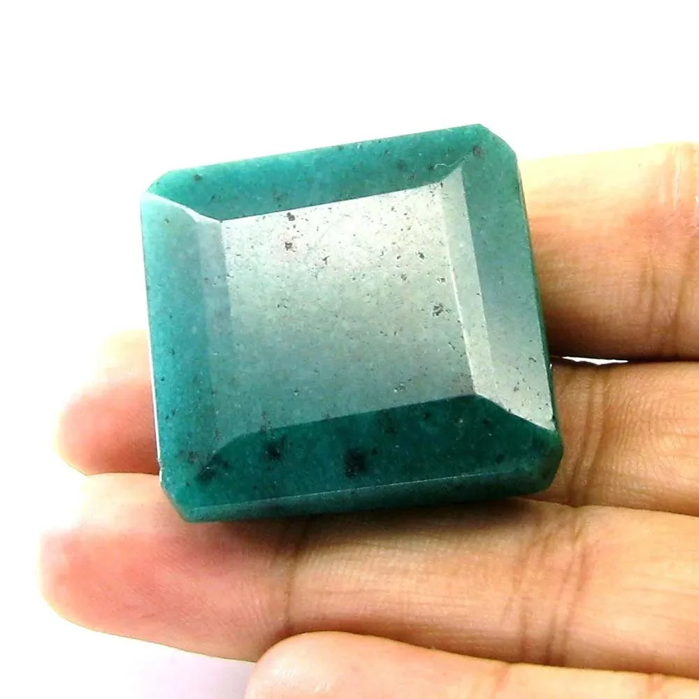 Large 124.5Ct Natural Green Quartz Gemstone in Emerald tone - Image 2