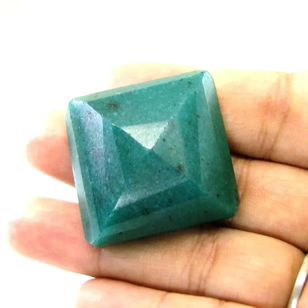 Large 124.5Ct Natural Green Quartz Gemstone in Emerald tone - Image 3
