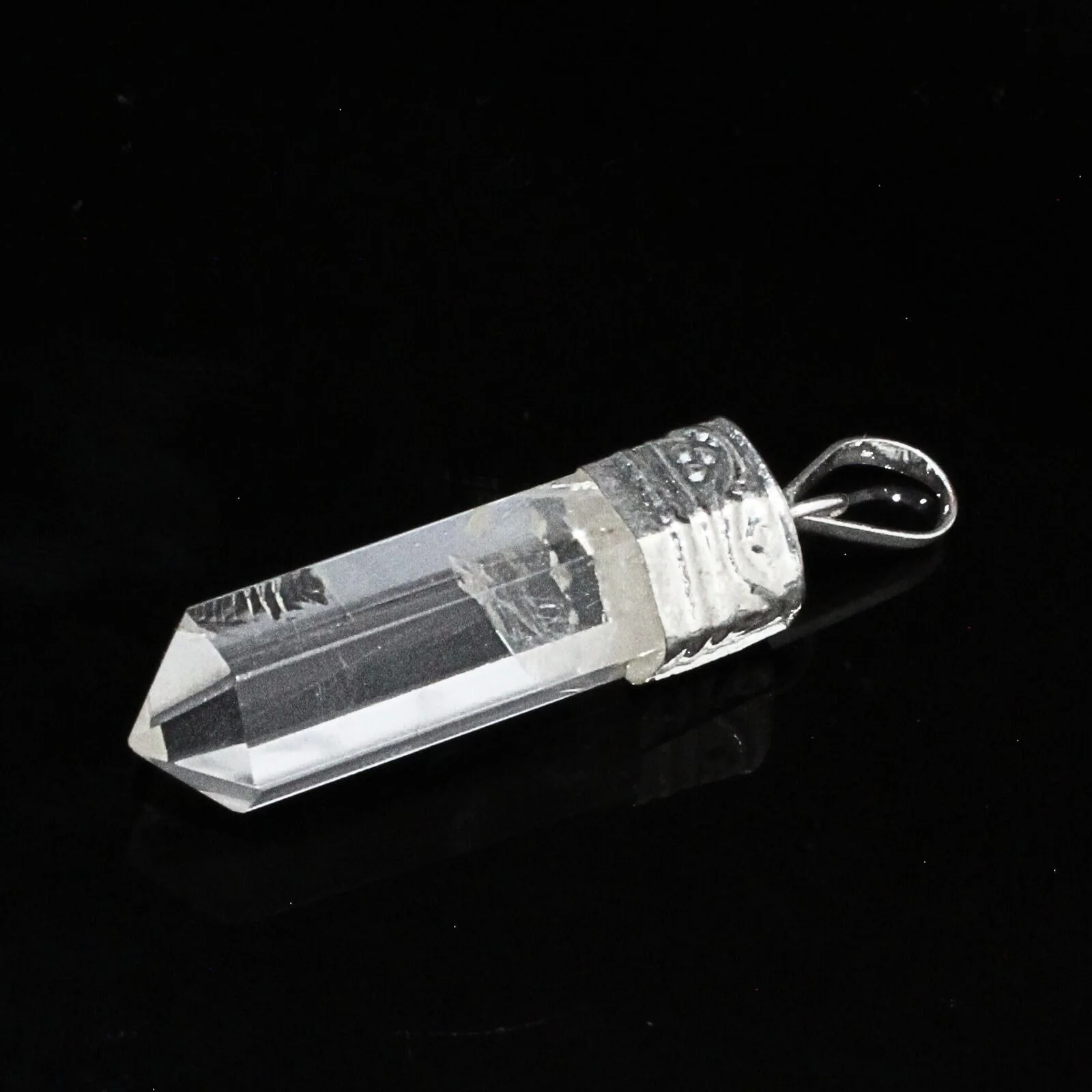 Pure Energy Quartz Point Pendant 22.8Ct – Natural Healing Pencil Crystal - Image 4