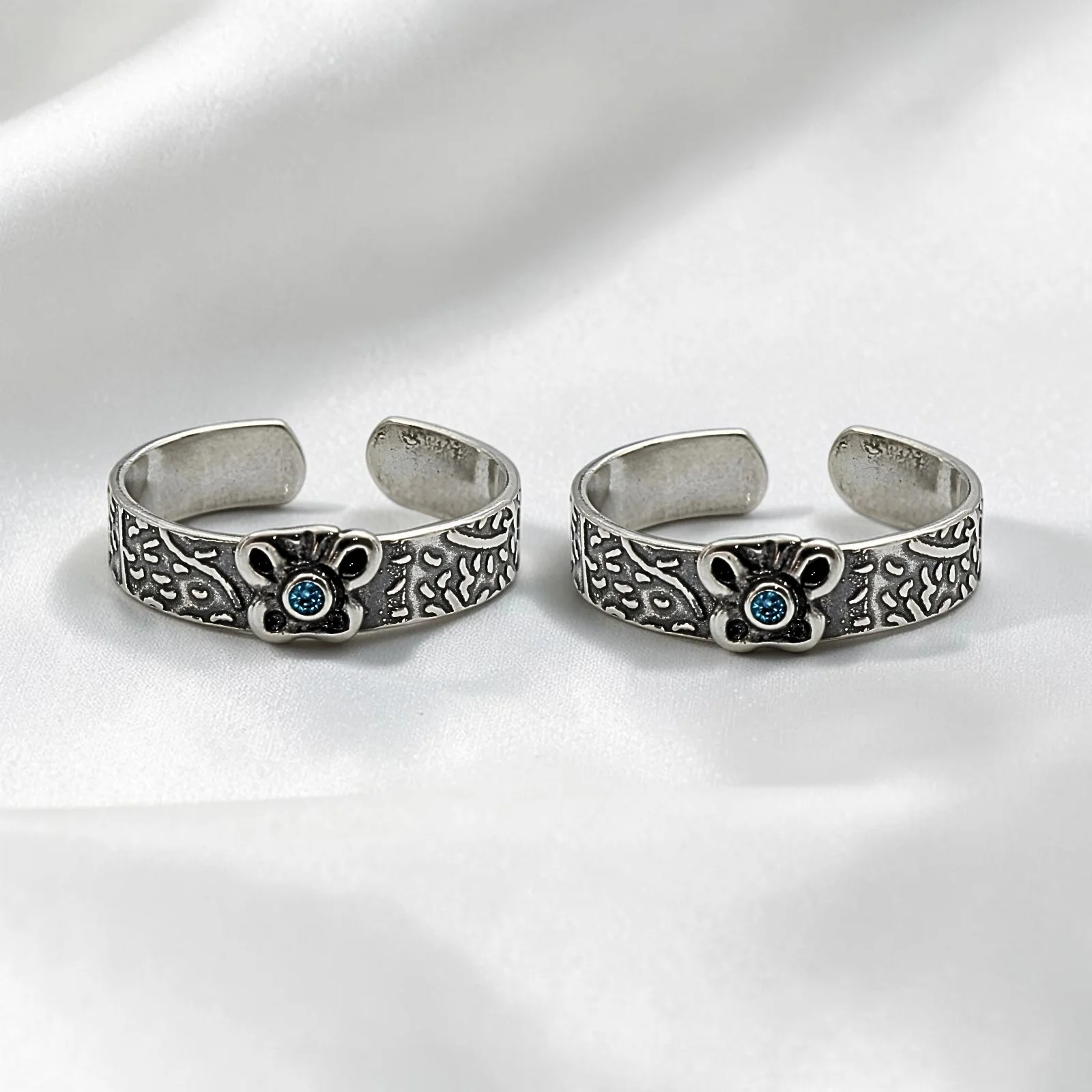 Royal Look Oxidized Women 925 Real Silver Toe Ring - Pair - Image 2