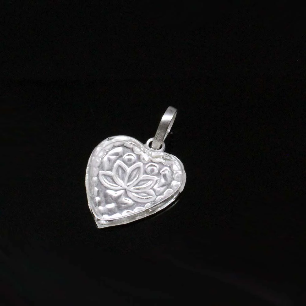 Traditional Indian Embossed heart shape enamel sterling silver pendant for Women - Image 4
