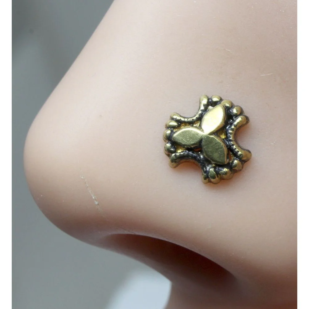 Trefoil leaf motif nose pin